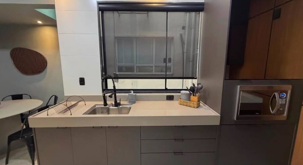 Foto 9 de Apartamento reformado e porteira fechada no coração do Leblon