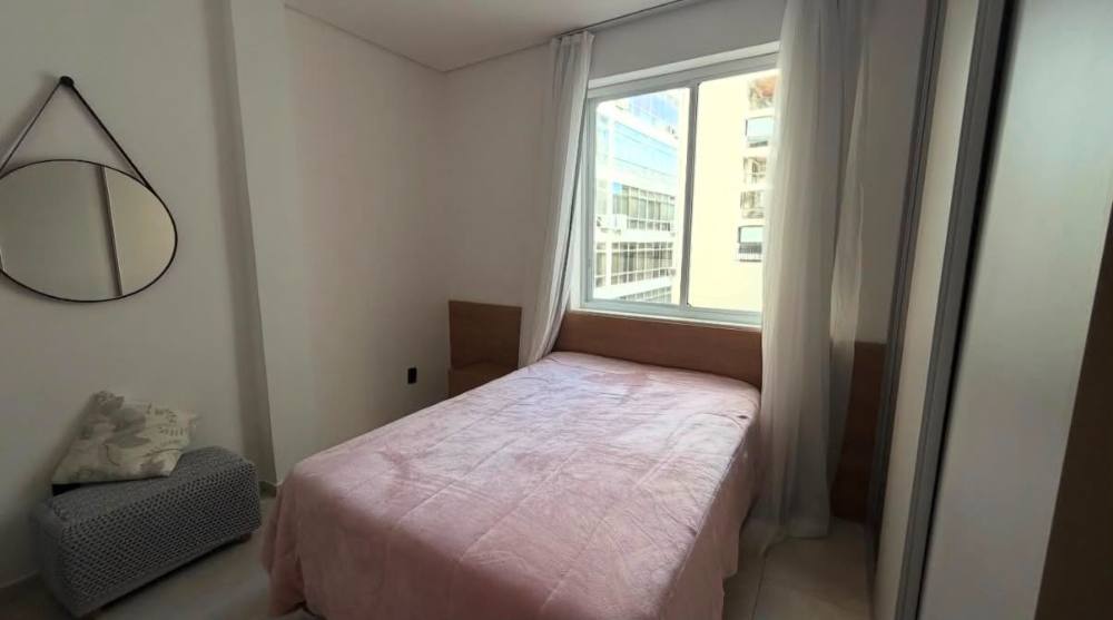 Foto 10 de Apartamento reformado e porteira fechada no coração do Leblon