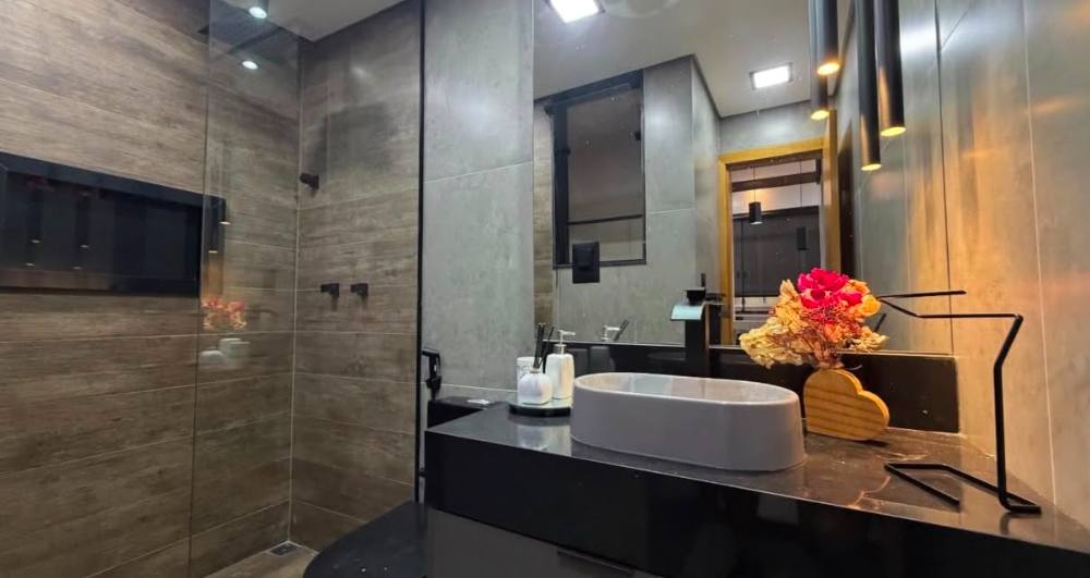 Foto 17 de Apartamento reformado e porteira fechada no coração do Leblon